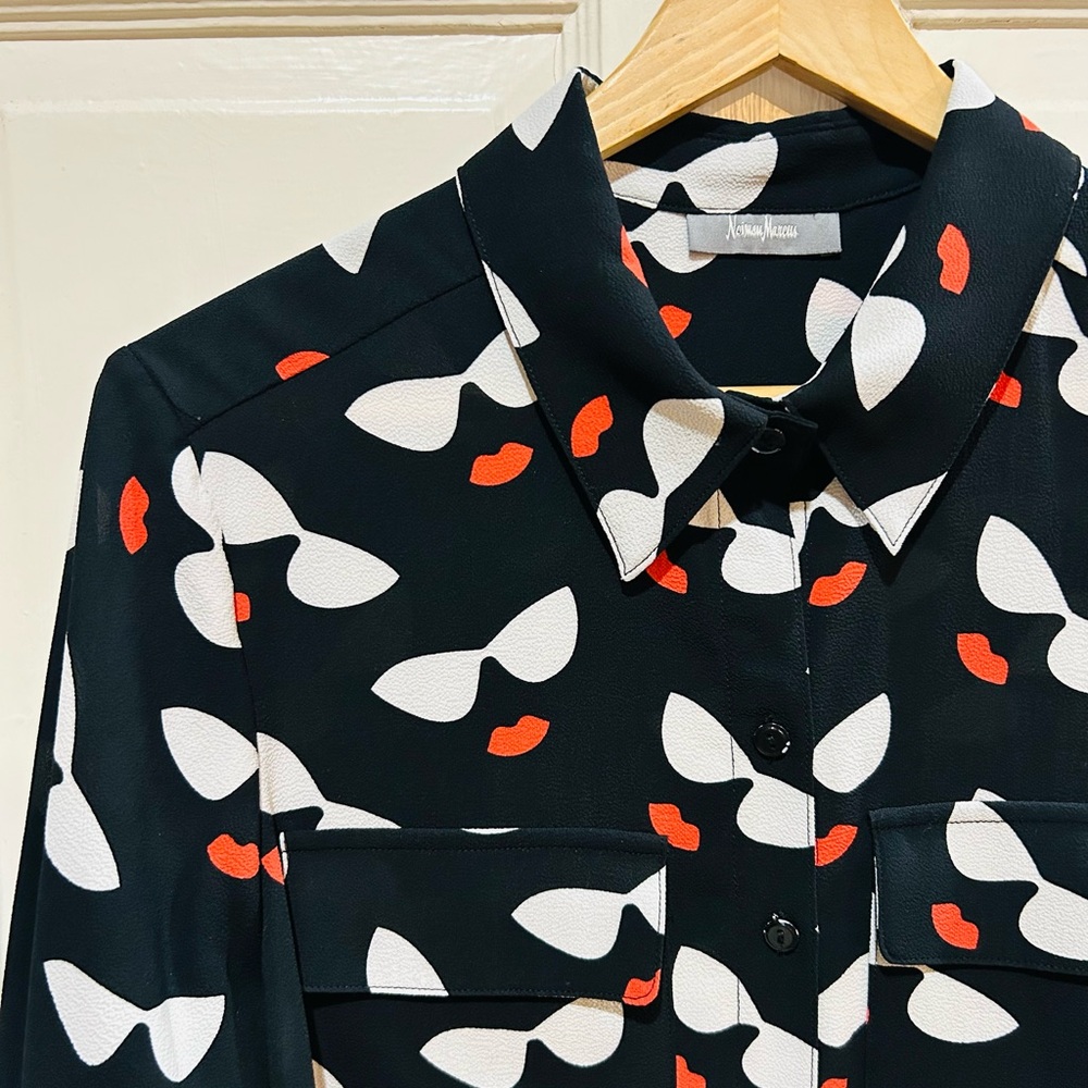 {Neiman Marcus} Long Sleeve Button Down Blouse